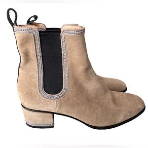 Bettye Muller Suede Ankle Boots Tan w/ Black Elastic Side Size 6 Block Heel
